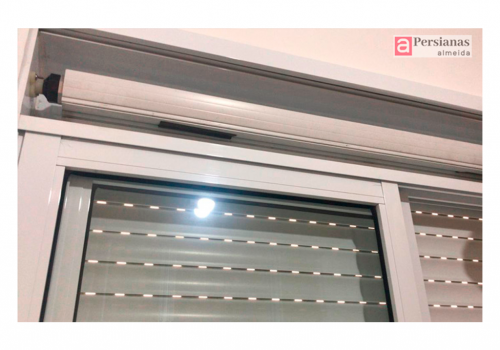 Persiana Externa / Lamina em Aluminio / Tubo em Alumínio / Vidro Laminado 02 Folhas