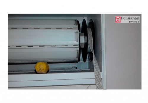 Persiana Externa / Lamina em Aluminio / Tubo em Alumínio / Vidro Laminado 02 Folhas