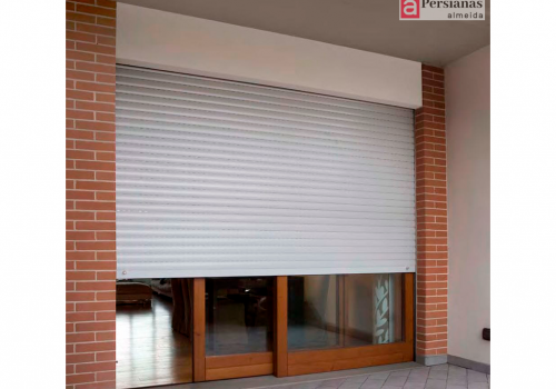 Persiana Externa / Lamina em Aluminio / Vidro Laminado 02 Folhas / Motorizada