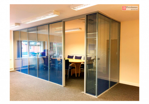 Persiana Horizontal Entre Vidro / Lamina 16mm / Cor Azul Escuro