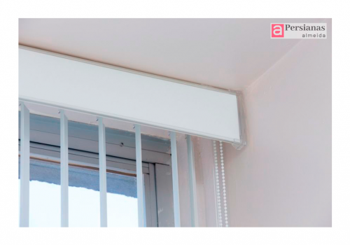 Persiana Vertical PVC c/ Bandô / Cor Branco