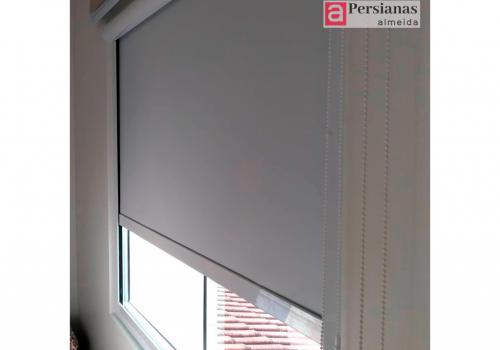 Persiana Rolo c/ Bando e Guia Lateral / Tecido Turim Blackout / Cor Branco