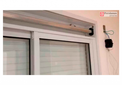 Persiana Externa / Lamina em Aluminio / Tubo em Alumínio / Vidro Laminado 02 Folhas